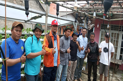 Gambar tim kaji tindak bersama Pemuda-Pemudi Desa Benteng